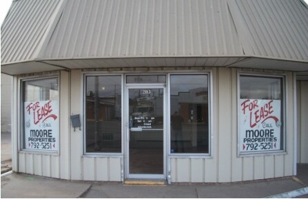 2013 10th St, Great Bend, KS for sale - Primary Photo - Image 1 of 1