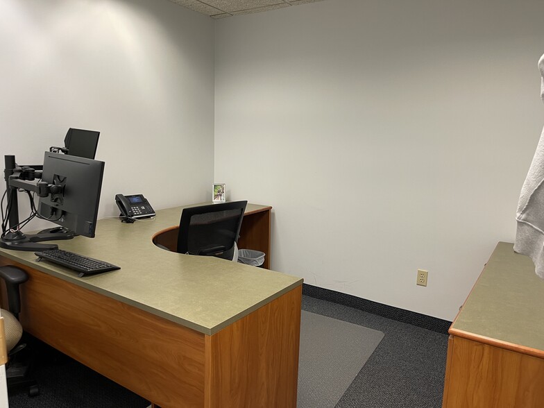 352 Boston Tpke, Shrewsbury, MA for lease - Building Photo - Image 3 of 3