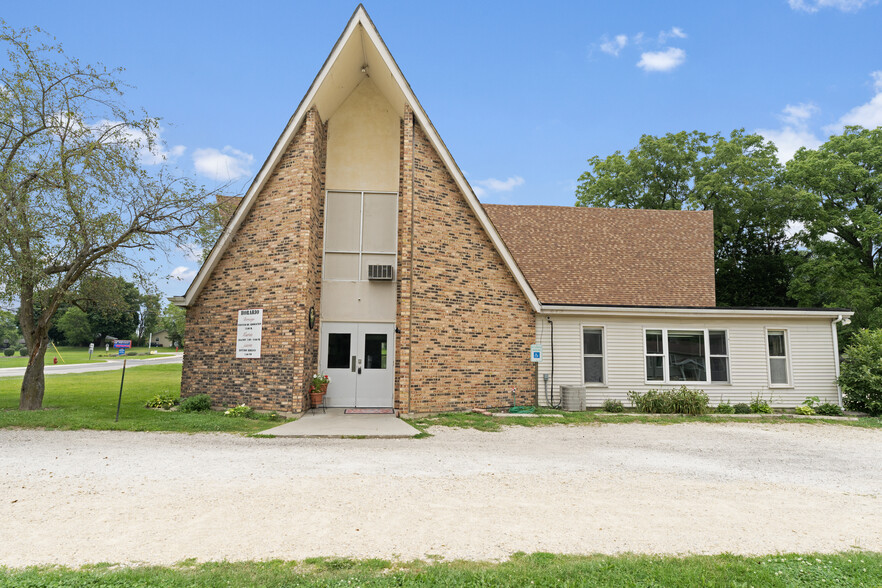 275 Skyline Dr, Carpentersville, IL for sale - Primary Photo - Image 1 of 24