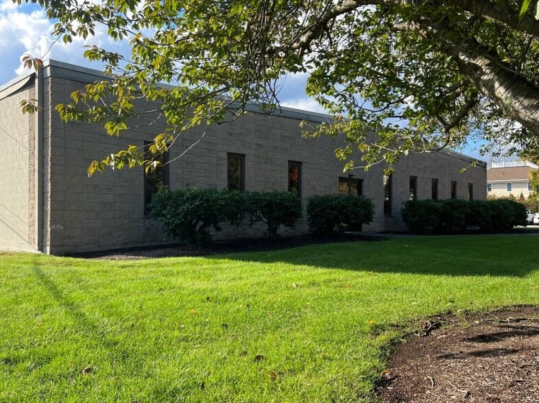 310 South St, Plainville, MA for lease - Building Photo - Image 1 of 13