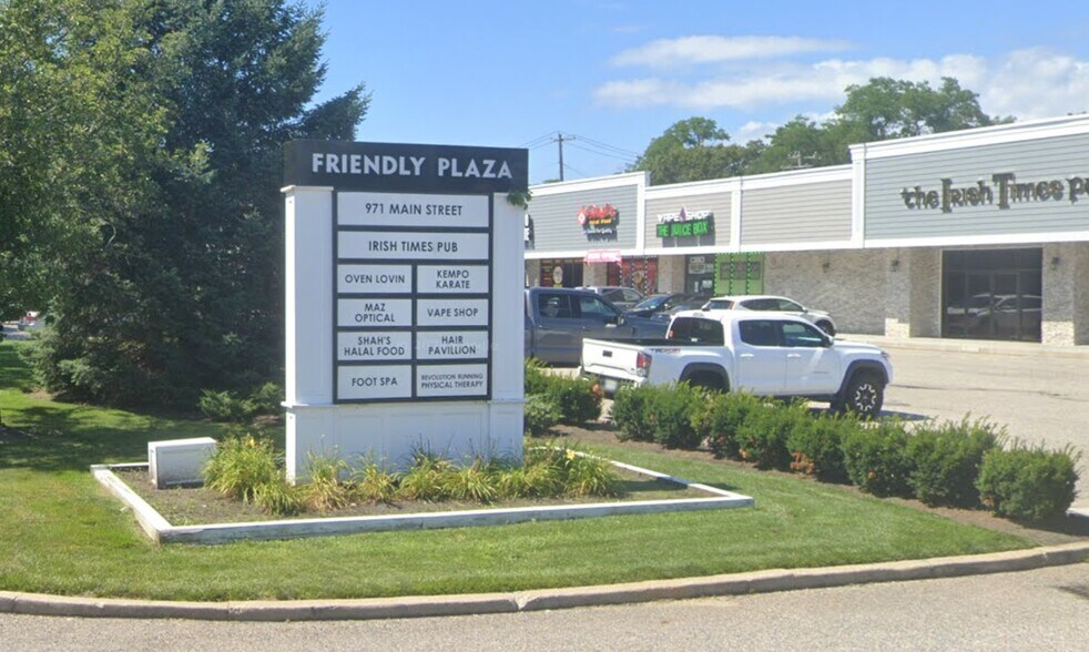 975 Main St, Holbrook, NY for lease - Building Photo - Image 2 of 7