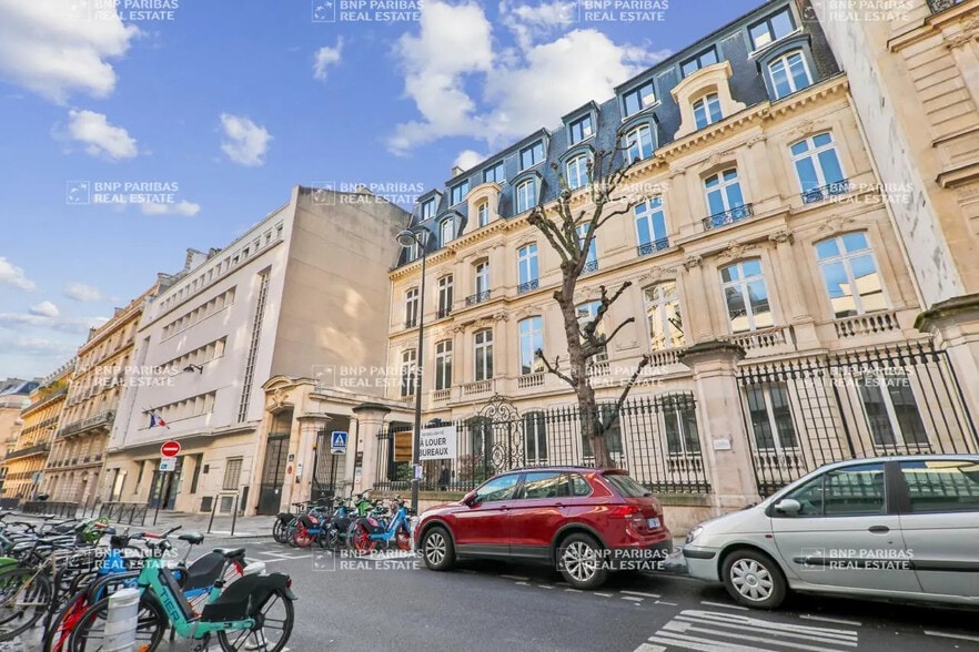 6 Rue Paul Baudry, Paris for lease - Building Photo - Image 2 of 25