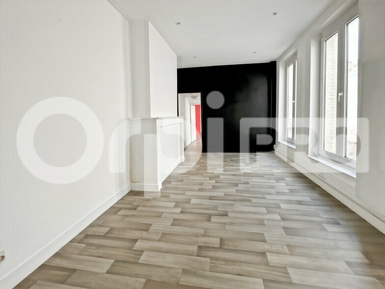 Office in Arras for lease - Interior Photo - Image 3 of 12