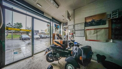Retail in Alcorcón, Madrid for lease Interior Photo- Image 2 of 11