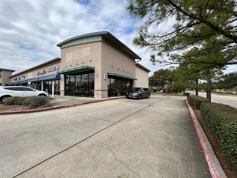 9025 N Sam Houston Pky E, Humble, TX for lease - Building Photo - Image 3 of 9