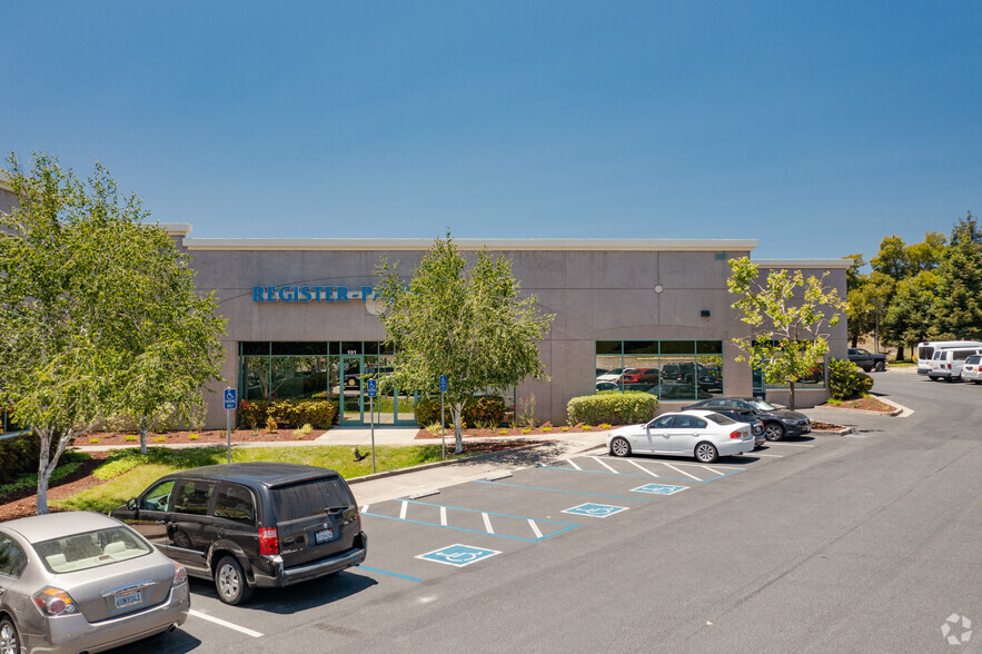 100 Westridge Dr, Watsonville, CA for lease - Building Photo - Image 1 of 7