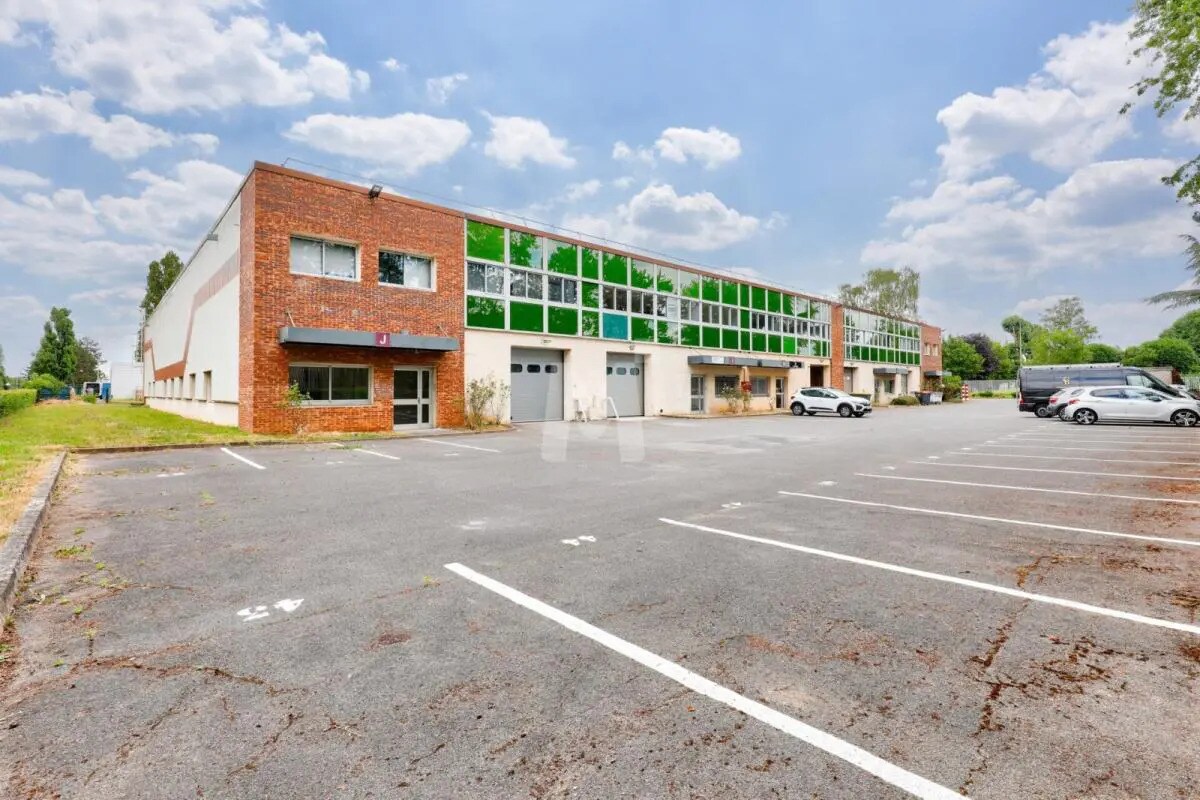 Flex in Les Ulis for lease Building Photo- Image 1 of 10