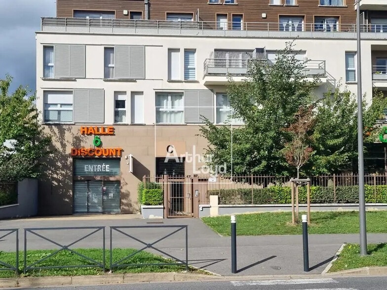 Office in Lognes for lease - Building Photo - Image 1 of 5