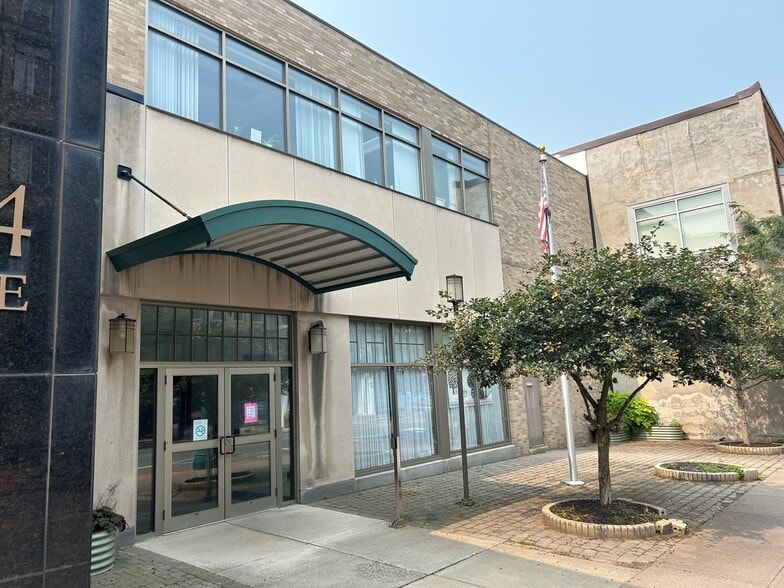 214 State St, Schenectady, NY for lease - Building Photo - Image 2 of 33