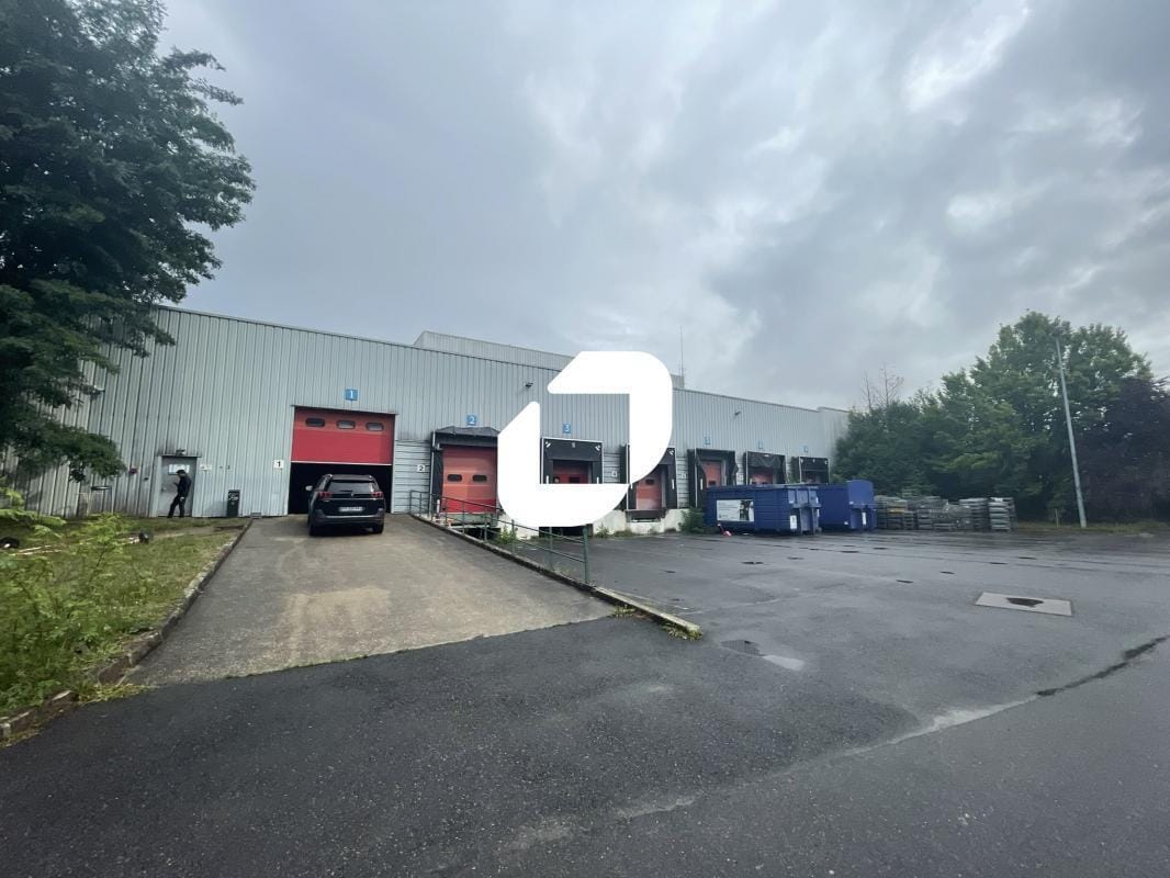 Industrial in Dourdan for sale Building Photo- Image 1 of 11