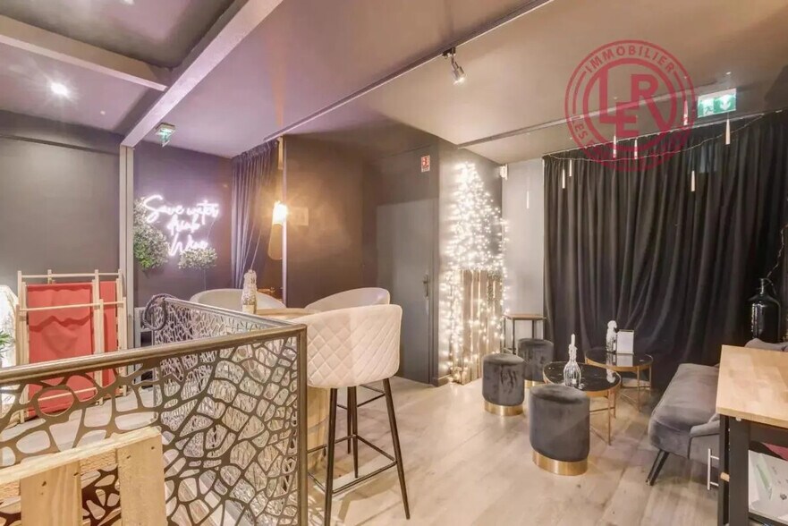 Retail in Paris for lease - Interior Photo - Image 3 of 4