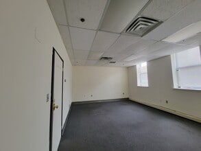 15 Ackerman Ave, Clifton, NJ for lease Interior Photo- Image 2 of 3