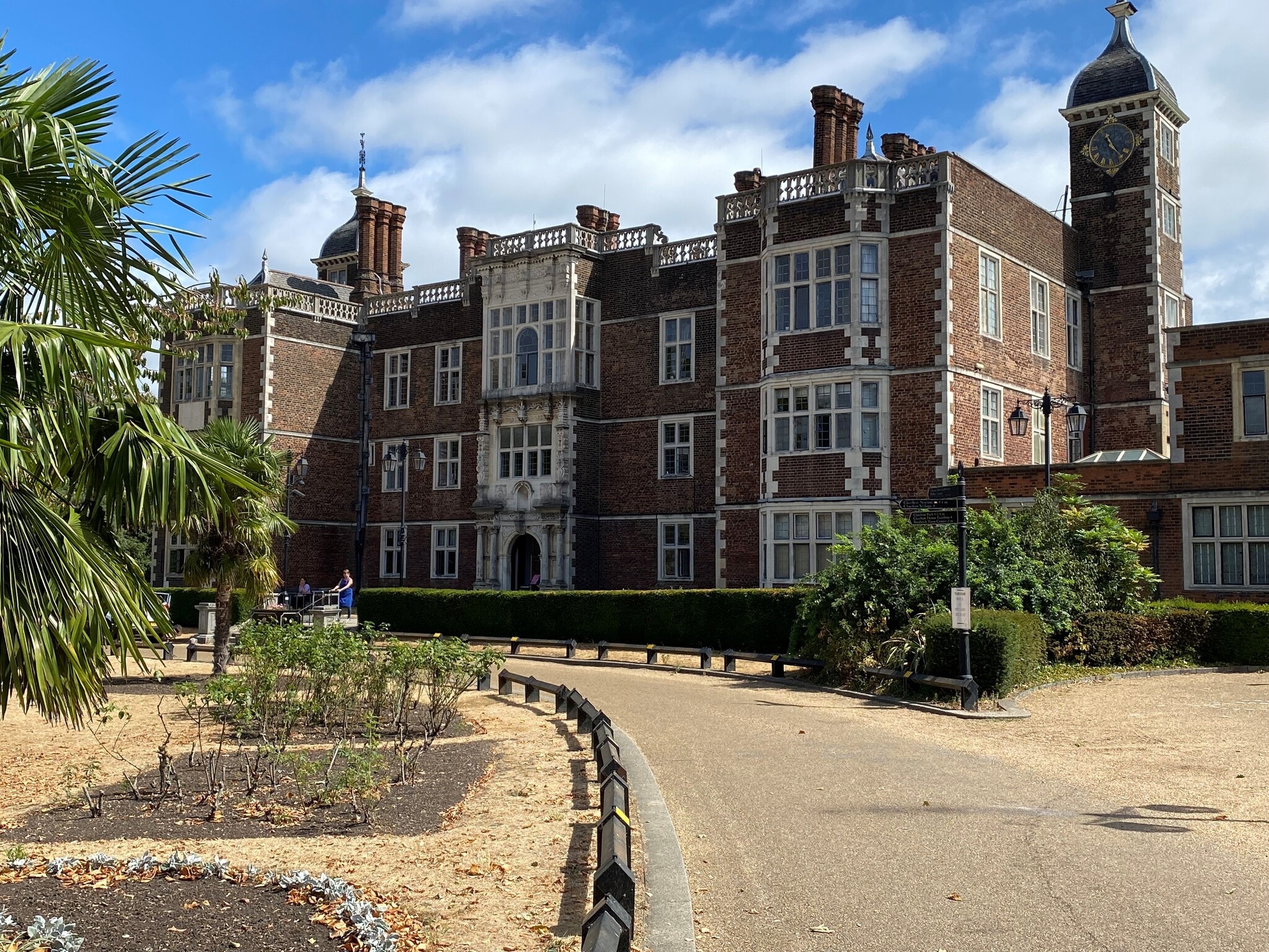 Charlton Rd, London for sale Primary Photo- Image 1 of 1