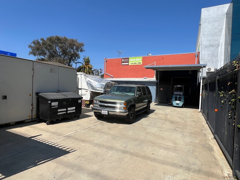 8945 Ellis Ave, Los Angeles, CA for lease - Building Photo - Image 3 of 3