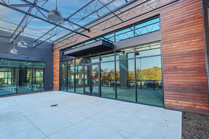2218 Toomey Ave, Charlotte, NC for lease - Building Photo - Image 3 of 7