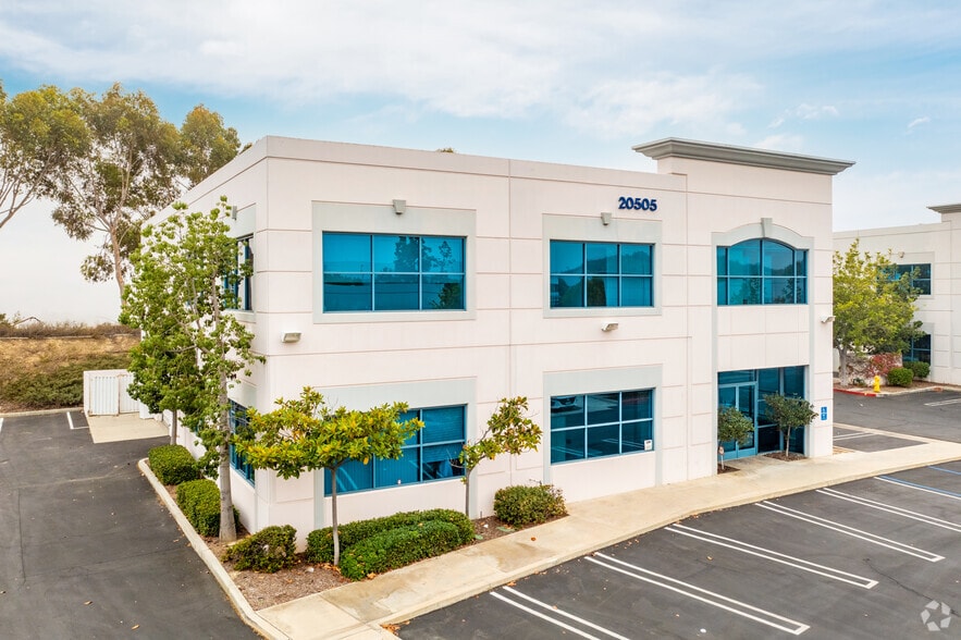 20505 Crescent Bay Dr, Lake Forest, CA for lease - Building Photo - Image 3 of 8