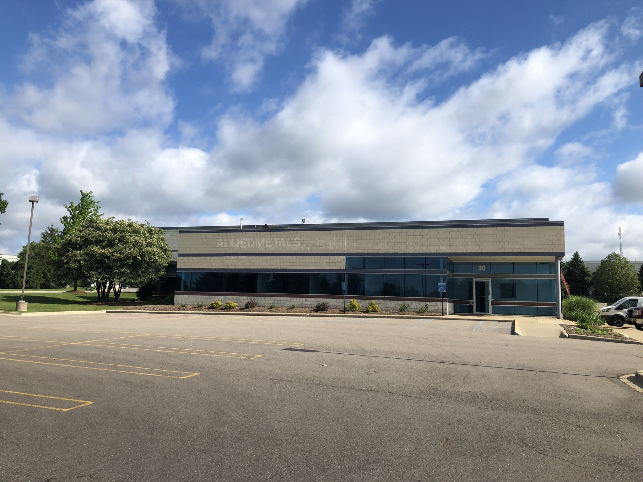 30 Corporate Dr, Auburn Hills, MI for lease Primary Photo- Image 1 of 6