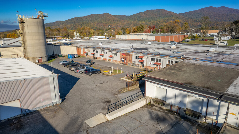 104 Eastside Dr, Black Mountain, NC for lease - Building Photo - Image 1 of 9