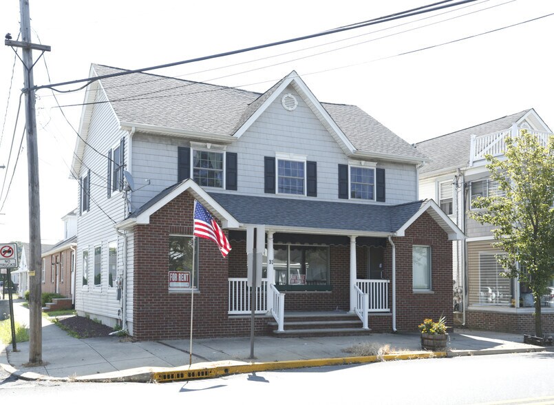 32 Main St, Englishtown, NJ 07726