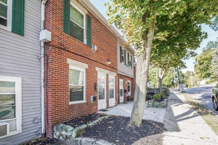 330-352 Silver St, Akron, OH for sale - Building Photo - Image 2 of 8