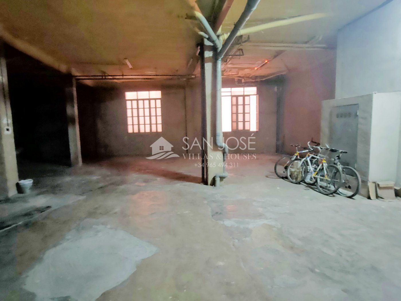 Retail in Alicante for lease Building Photo- Image 1 of 9