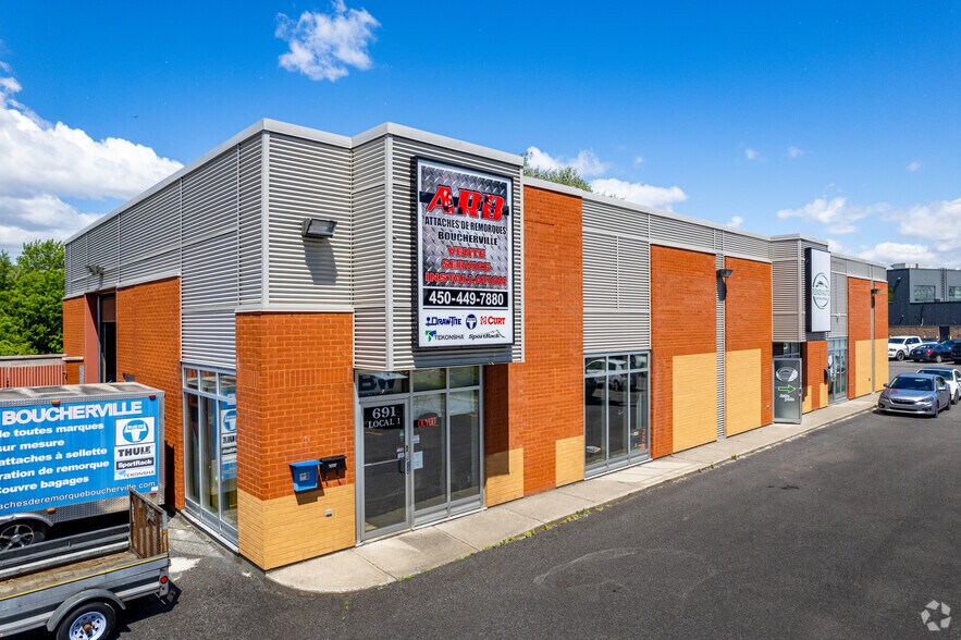 691 Ch Du Lac, Boucherville, QC for sale - Primary Photo - Image 1 of 1