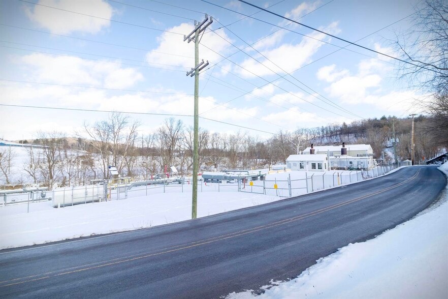 141 Elm Dr, Waynesburg, PA for sale - Building Photo - Image 2 of 8