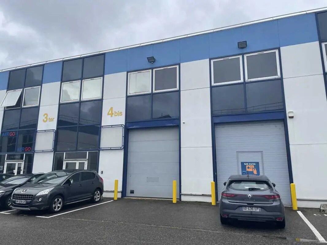 Flex in Vitry-sur-Seine for lease Building Photo- Image 1 of 8