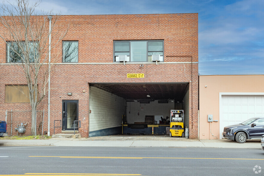 66-70 Randall Ave, Rockville Centre, NY for lease - Building Photo - Image 3 of 7