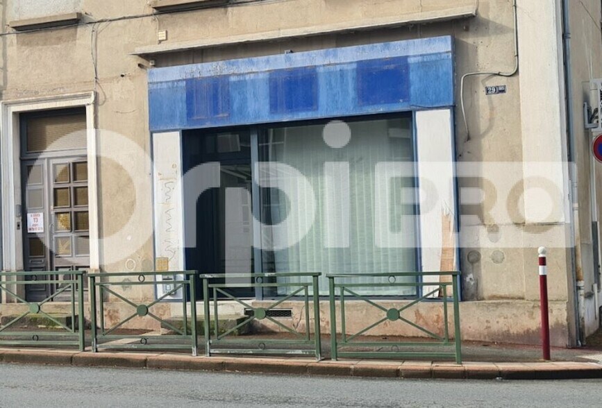 Retail in Commentry for lease - Building Photo - Image 1 of 6