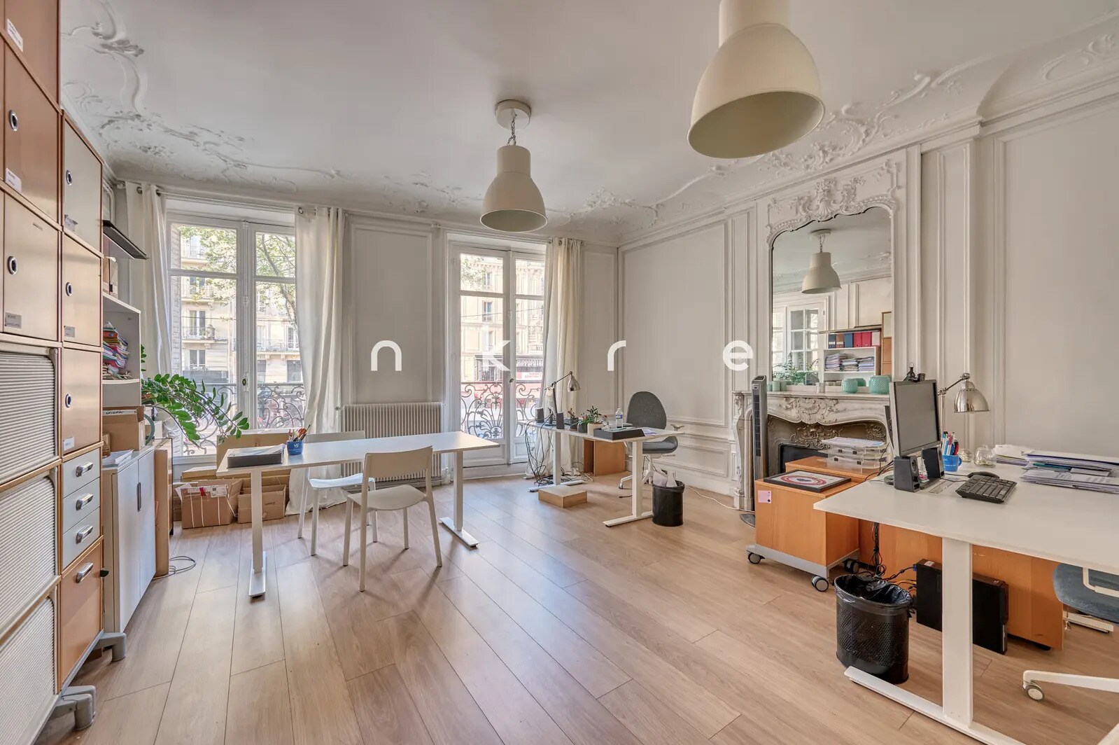 Office in Paris for lease Interior Photo- Image 1 of 13