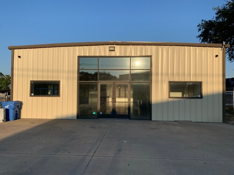 5001 Dexham Rd, Rowlett, TX for lease - Building Photo - Image 1 of 12