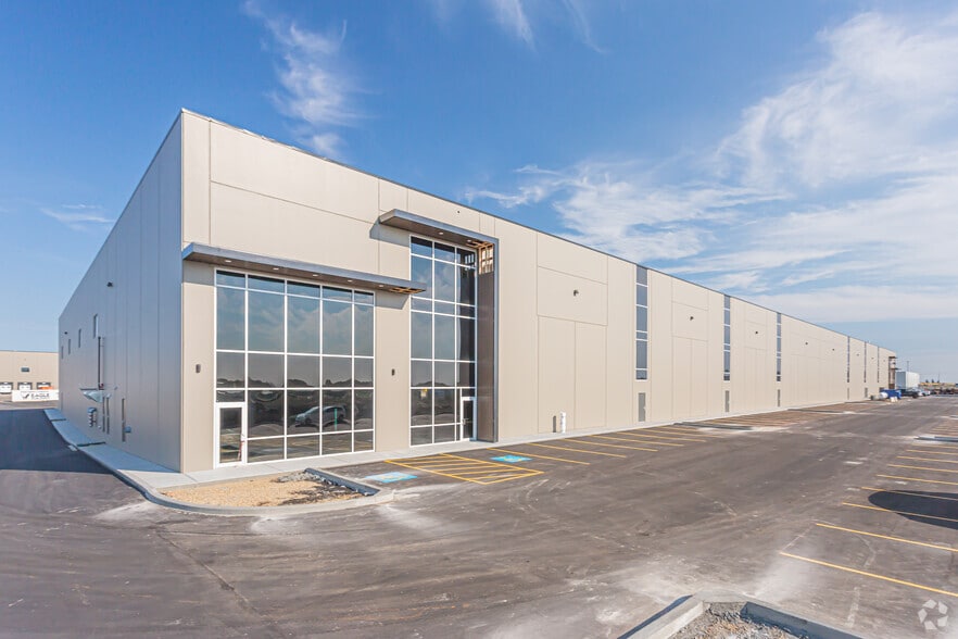 1075 36 Av, Nisku, AB for lease - Primary Photo - Image 1 of 5