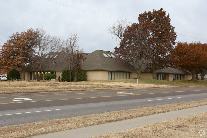 2300-2310 SW 89th St, Oklahoma City, OK for lease - Primary Photo - Image 1 of 18