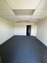 21011 Itasca St, Chatsworth, CA for lease Interior Photo- Image 2 of 4