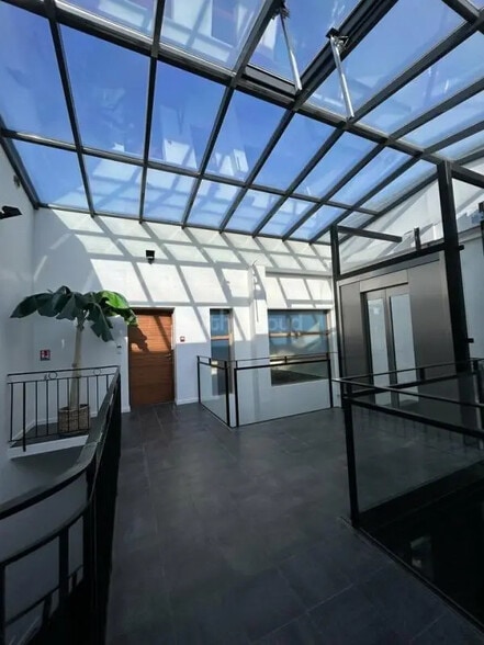 Office in Strasbourg for lease - Building Photo - Image 3 of 12