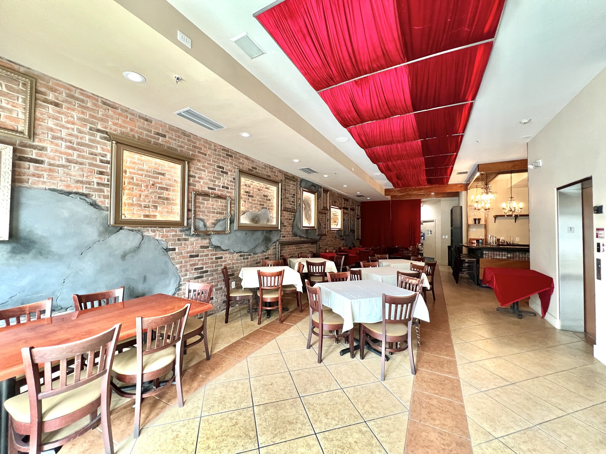 223 Valencia Ave, Coral Gables, FL for sale Interior Photo- Image 1 of 27