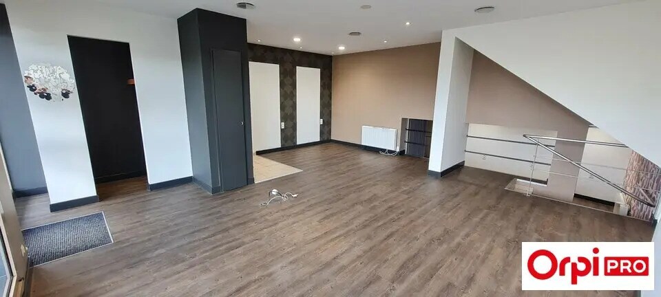 Retail in Plérin for lease - Interior Photo - Image 1 of 6