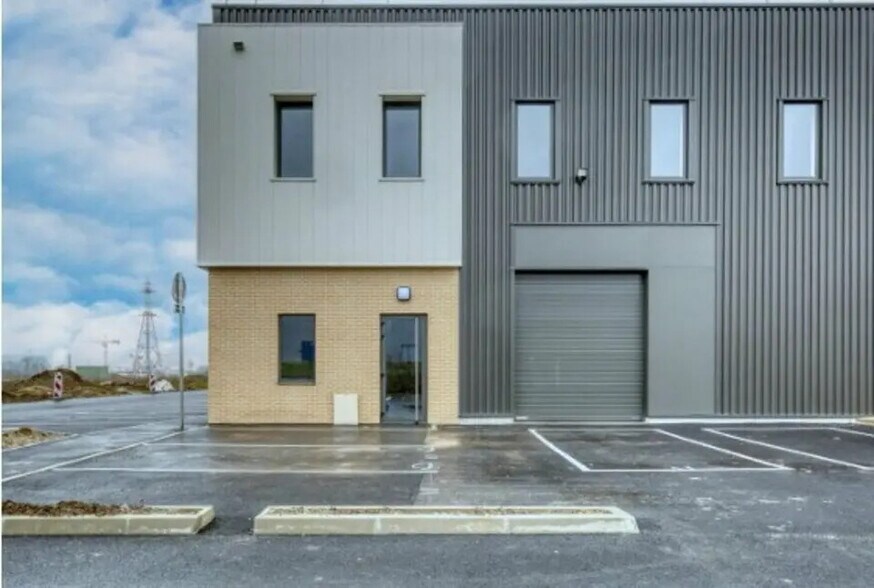 Flex in Persan for sale - Building Photo - Image 1 of 3