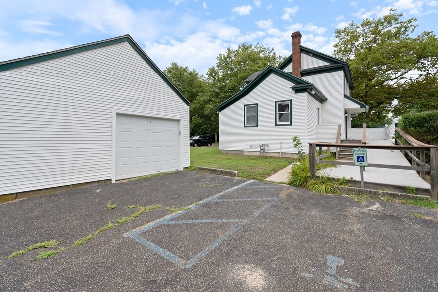 1228 Roanoke Ave, Riverhead, NY for sale - Building Photo - Image 3 of 20