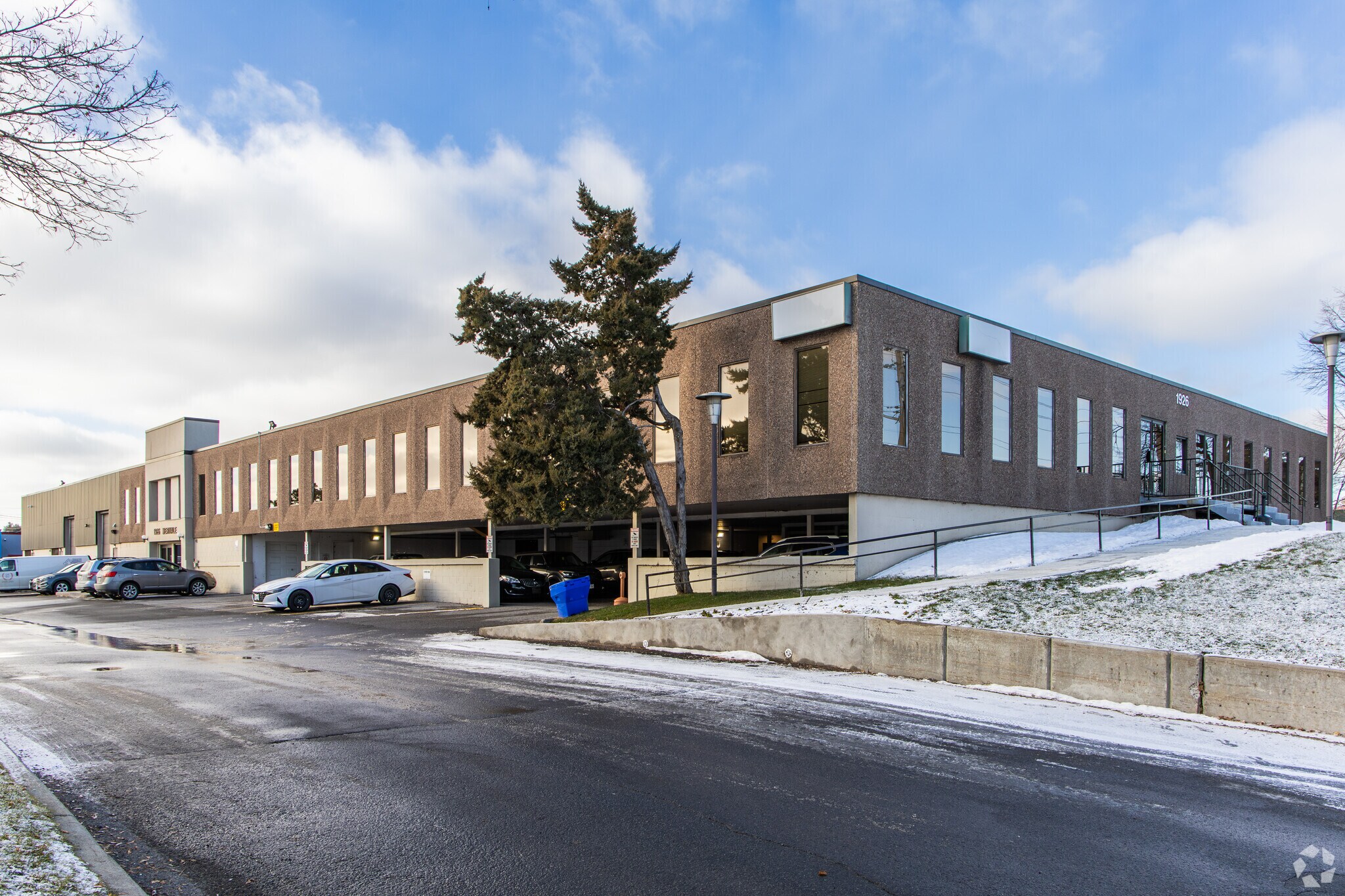 1926 Merivale Rd, Nepean, ON for lease Primary Photo- Image 1 of 4