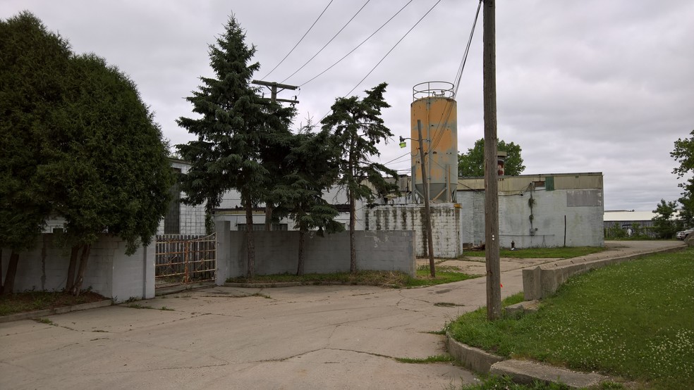 5700 Walnut St, Richmond, IL for lease - Building Photo - Image 3 of 31