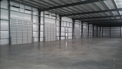 16311-16315 Dundee Rd, Cypress, TX for lease Interior Photo- Image 2 of 7