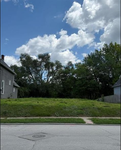 1501 Bridge Ave, Davenport, IA for sale - Building Photo - Image 3 of 5