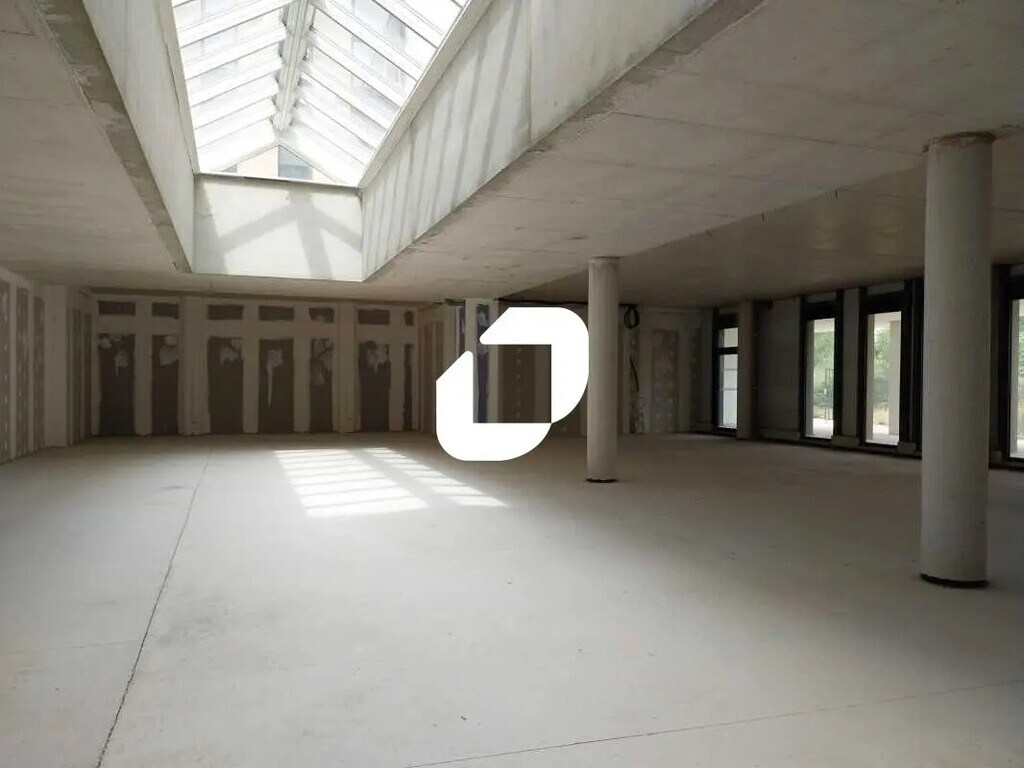 Location Bureaux 300 m² - Photo 1