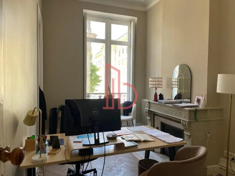Office in Bordeaux for lease - Interior Photo - Image 3 of 8