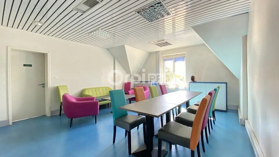 Flex in Colmar for lease - Interior Photo - Image 2 of 7