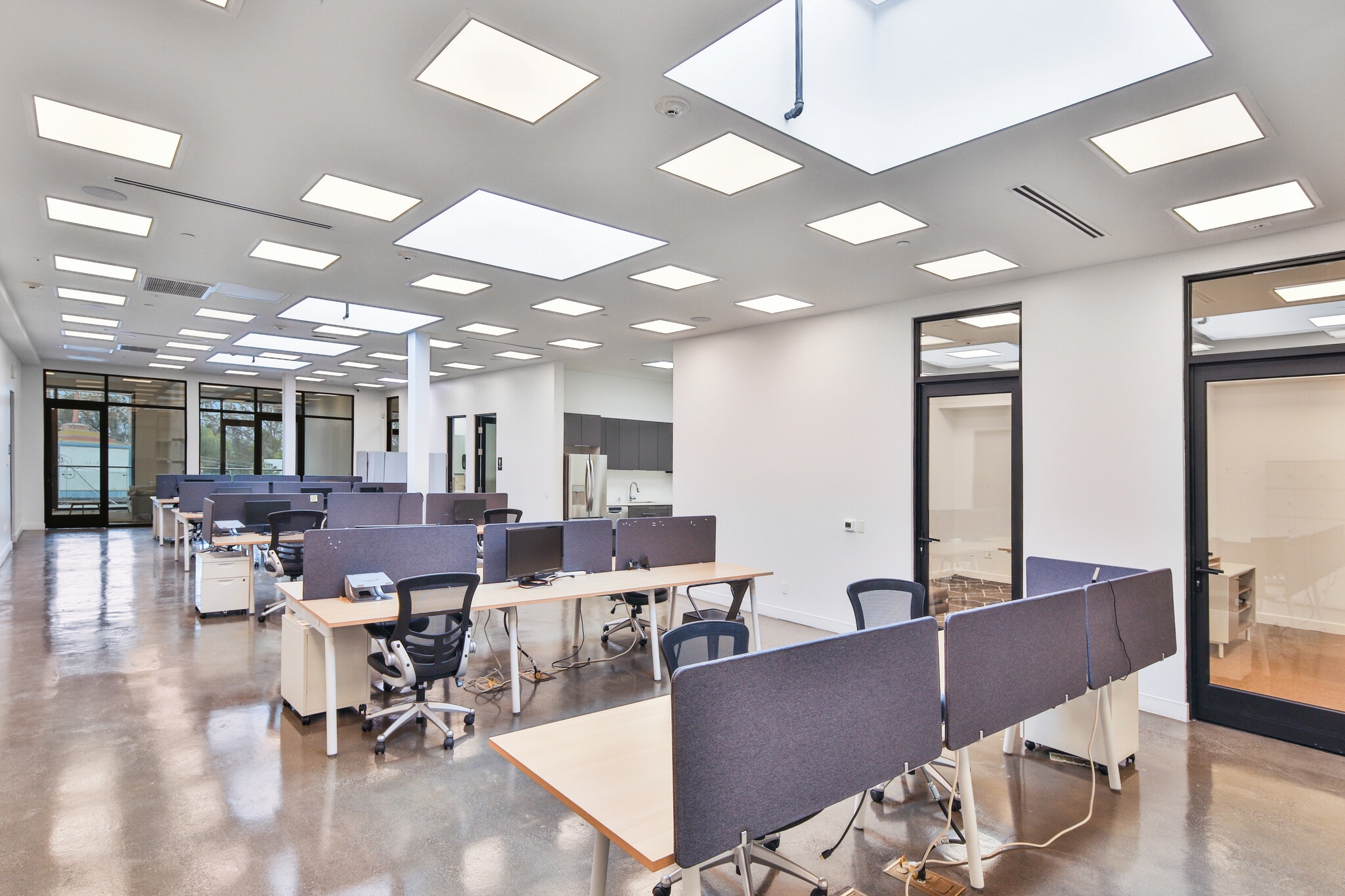 5242 W Adams Blvd, Los Angeles, CA for lease Interior Photo- Image 1 of 5