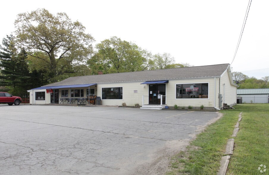 350 E Main St, Clinton, CT for sale - Building Photo - Image 1 of 1