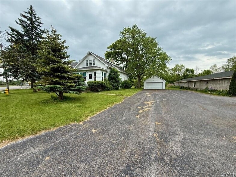 2538 Niagara Falls Blvd, Niagara Falls, NY for sale - Primary Photo - Image 1 of 7